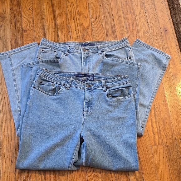 2 Pair Bill Blass Classic Blue Straight Leg Jeans - Picture 1 of 3